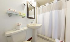 waterfron_bathroom1-_rjpg