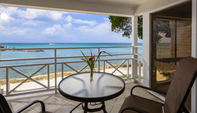 oceanview_largebed_balcony