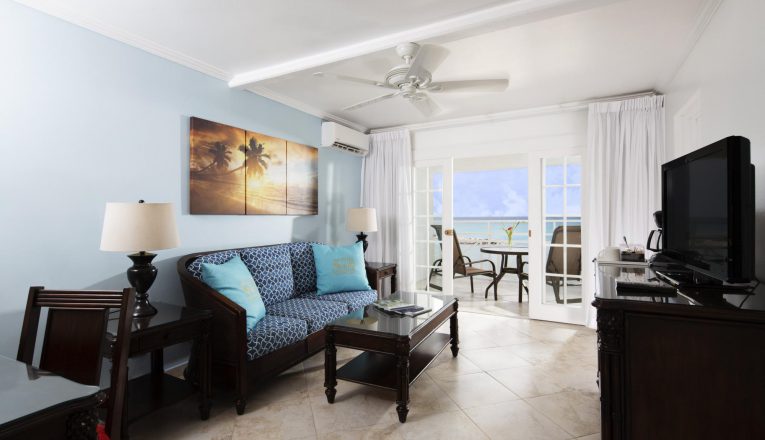 oceanview_largebed_livingroom