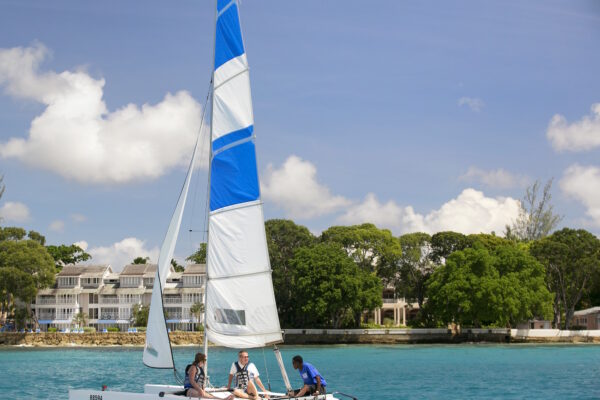 theclub-sailingintheocean-5